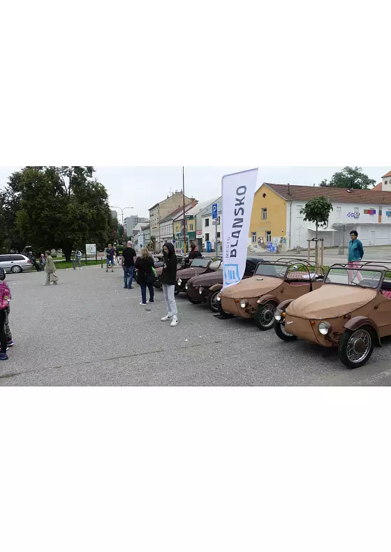 foto k akci: Mezinárodní setkání a výstava vozítek Velorex