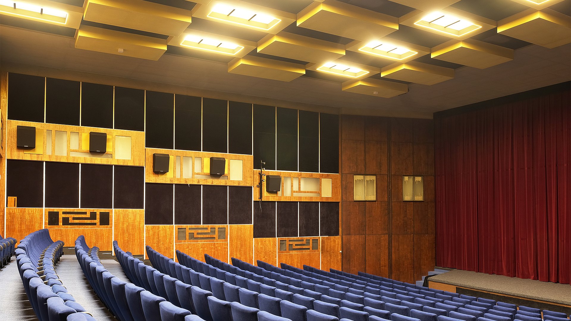 kino-interier-012-67758.jpg